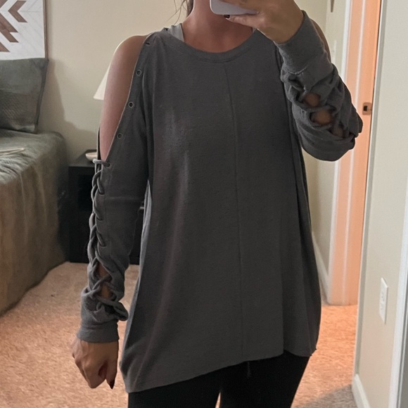 Open shoulder sweater - Picture 2 of 4